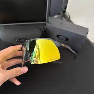 Sporty Black & Gold Sunglasses – Trendy Visor Design